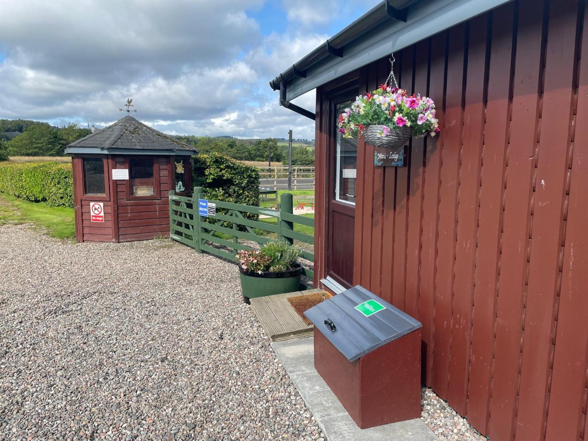 Wellsfield Farm Holiday Lodges Stirling Extérieur photo